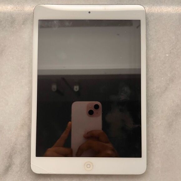 Apple Ipad Mini Silver 2012 First Generation Model - Silver - Picture 7 of 9